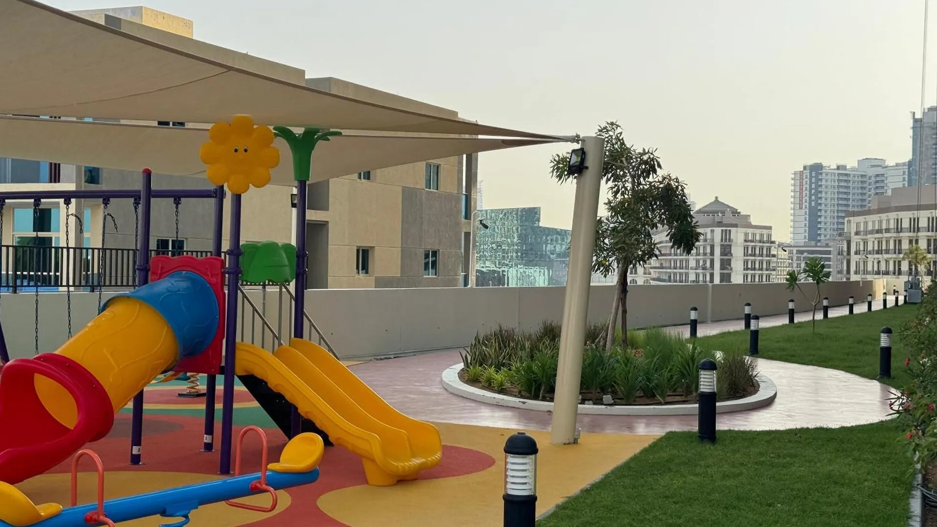 Ashri Hh Standard Studio Arjan Dubai United Arab Emirates